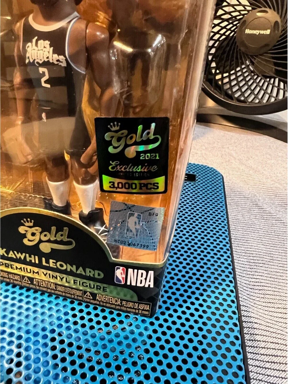 HOLLYWOOD EXCLUSIVE ONLY 3,000 PIECES Kawhi Leonard Funko Gold Clippers NBA #2